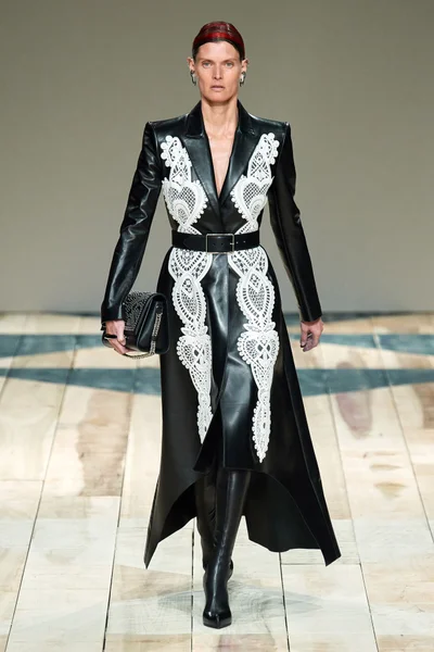 Look 28